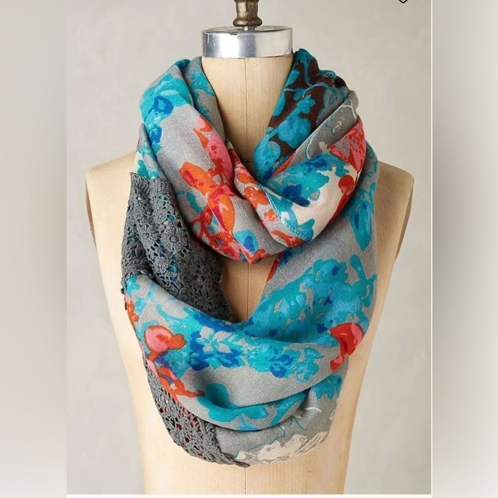 SAACHI BLUE FLORAL LACE LOOP SCARF